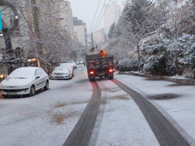 افزایش ۲۰ تا ۵۰ درصدی تجهیزات و نیروهای برف‌روب در منطقه یک