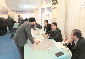 برپایی میز خدمت بانک ایران زمین در نماز جمعه تهران