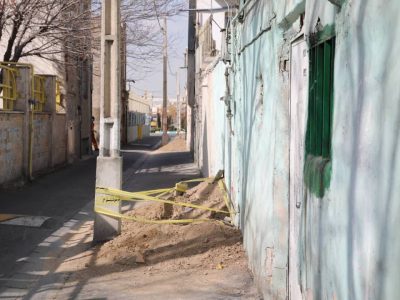 جابجایی و رفع معارض پایه‌های برق مزاحم در محله شهید هرندی منطقه ۱۲