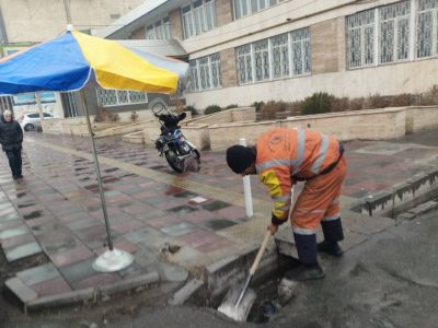 نیروها و تجهیزات خدمات شهری منطقه ۵ با شروع بارشها در حالت آمادهباش