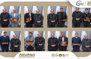 محمد شریعتمداری در مراسم تکریم و معارفه مدیران عامل جدید شرکت‌های تابعه گروه: تغییر ساختار هلدینگ خلیج فارس/ ترسیم نقشه راه پتروشیمی در سال ۱۴۰۵
