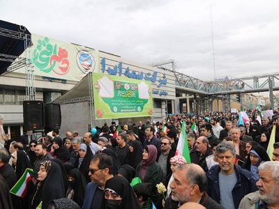 حضور پرشور خانواده بزرگ بیمه ایران در راهپیمایی ۲۲ بهمن