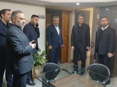 بازدید مدیر عامل بانک سینا از واحد های ستادی و تقدیر از همکاران در شرایط جنگی