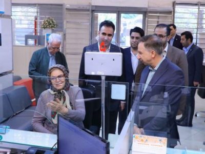 مدیرعامل بانک دی در شرایط خاص پای صحبت مشتریان نشست