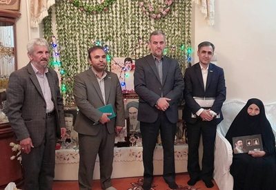 مدیر بیمه دی آذربایجان غربی از خانواده سه تن از شهدای شهرستان خوی دیدار کرد