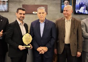 نشان افتخار جشنواره ملی بهره‌وری برای «دی‌دار»/ بیمه دی بر سکوی نخست تحول دیجیتال