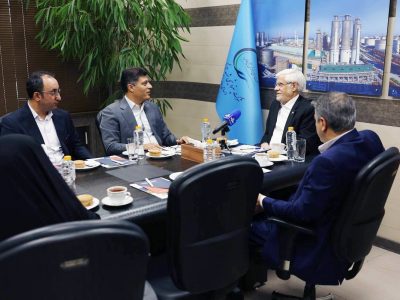 معاون اول رئیس‌جمهور با مدیران پتروشیمی شهید تندگویان دیدار کرد/ تأکید عارف بر بازسازی صنایع با رویکردی به‌روز و واقعی در حوزه پدافند غیرعامل