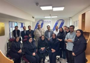 تقدیر مدیر امور روابط عمومی بانک ایران زمین از کارشناسان مرکز ارتباط با مشتریان