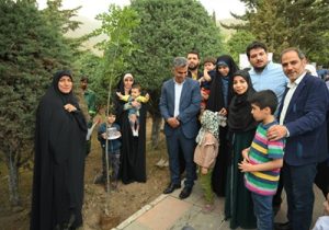 کاشت ۱۰۰ اصله نهال به نام نوزادان منطقه یک در پویش نفس های تازه شهر