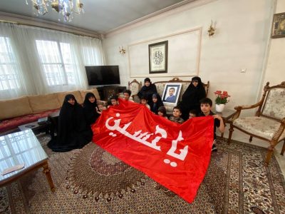تجلیل از خانواده شهید زهدی در قالب پویش ایران زندهتر از همیشه در منطقه ۴ پایتخت