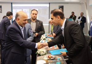 بیمه دی از ارکان خدمت‌رسانی صنعت بیمه به خانواده شهدا و ایثارگران است/تقدیر از خانواده های شهدای صنعت بیمه در جنگ رمضان