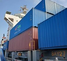 ورود نخستین کشتی حامل کالاهای تجار منطقه آزاد چابهار از چین؛ آغاز فصل جدید رونق تجارت دریایی در دوران پساجنگ و محاصره دریایی
