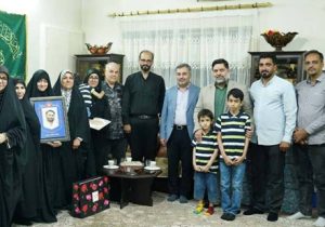 در منطقه ۲۰ انجام شد؛ تجلیل و دلجویی از خانواده شهید کرمی از شهدای جنگ رمضان با حضور سخنگوی شورای اسلامی شهر تهران