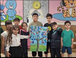 کودکان منطقه ۲ با مواد دور ریختنی «درخت طبیعت» ساختند