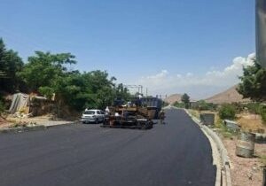 نوسازی بیش از ۷ هزار مترمربع آسفالت در بوستان جنگلی سرخه‌حصار