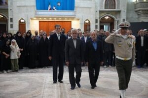 حضور رئیس، مدیران و کارکنان سازمان زمینشناسی و اکتشافات معدنی کشور در مرقد بنیانگذار انقلاب اسلامی