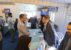 برپایی میز خدمت بانک ایران زمین در نماز جمعه تهران