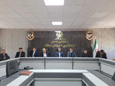 فرماندار دهاقان بر نقش آفرینی مؤثر بانک مسکن در خانه دار شدن مردم تاکید کرد